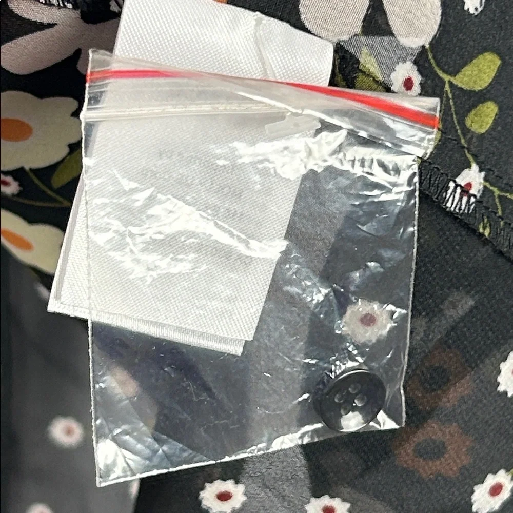 Molly Bracken Gabrielle Floral Sheer Sleeveless Cinched Back Blouse Size 16W - Picture 11 of 14